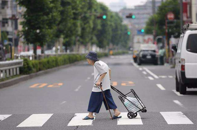 ​老龄化形势严峻，医养需求更多元