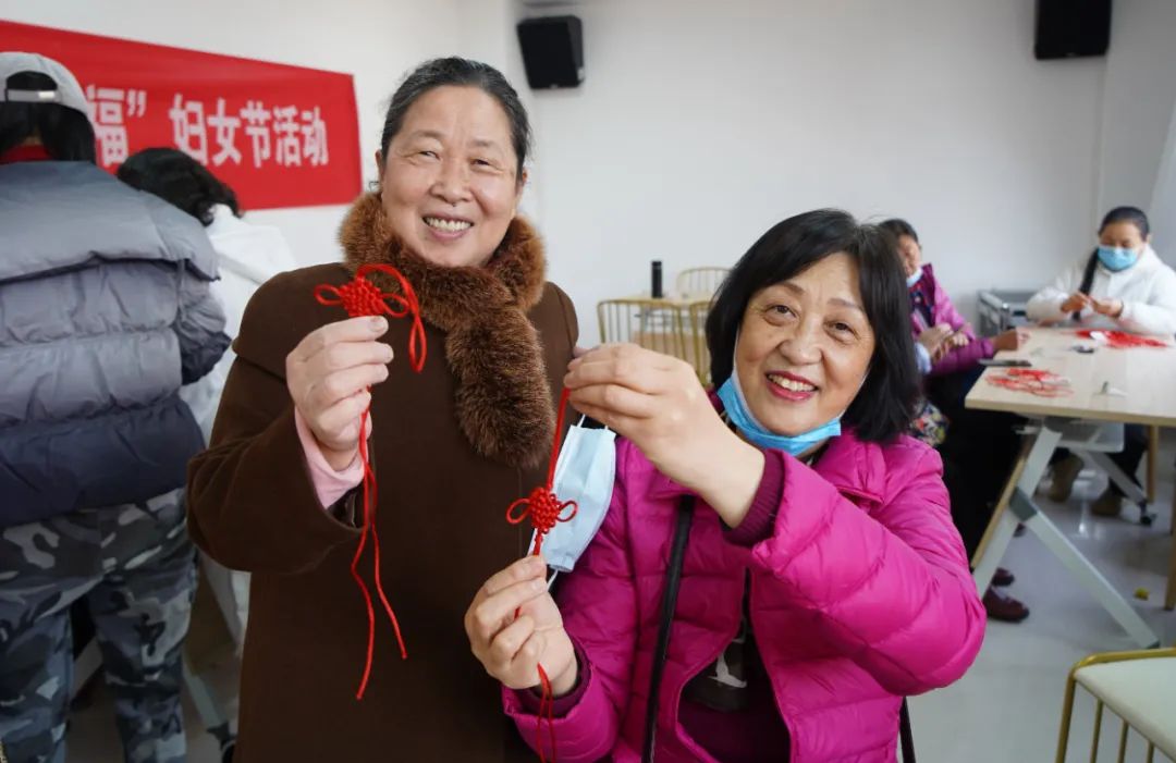 巧手过节，编织幸福--爱睦家“情系中国结”妇女节活动